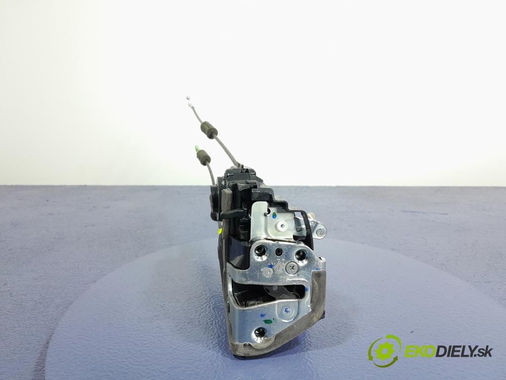 Toyota Corolla 2022 zámek dveře Zad: Levý: 01