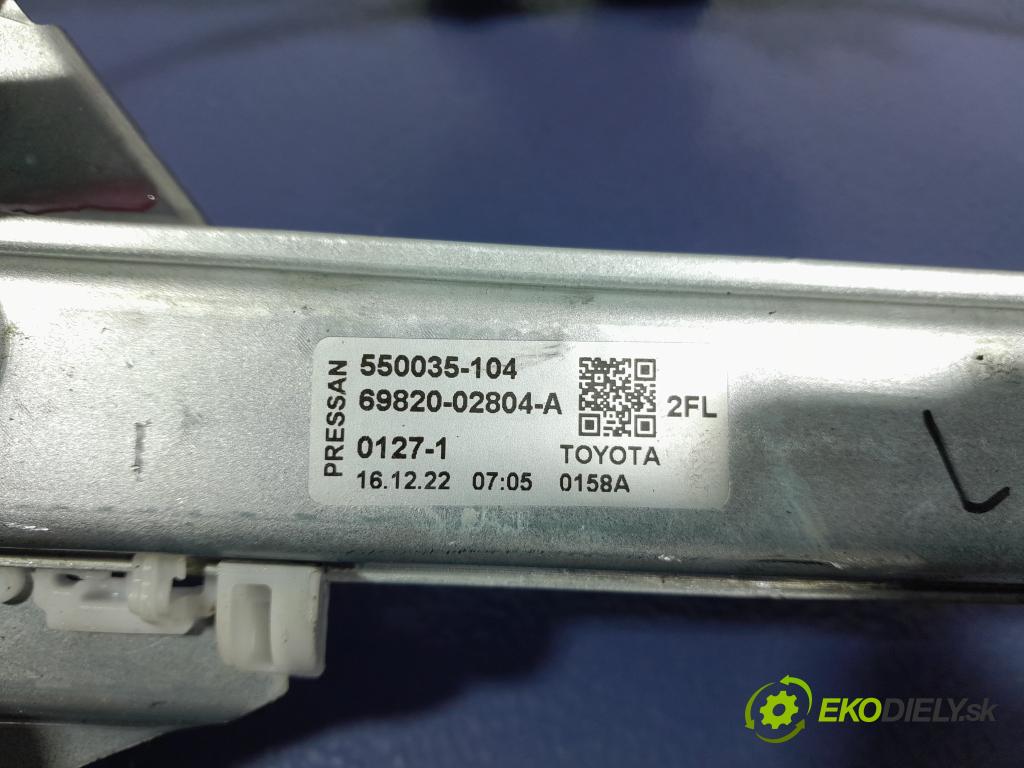 Toyota Corolla 2022 mechanismus stahování Sklenka: před Levý: 69820-02804-A