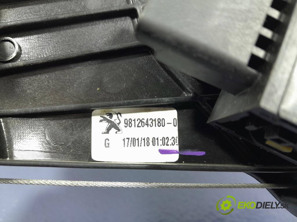 Peugeot 5008 2018 mechanismus stahování Sklenka: Zad: Levý: 9812643180
