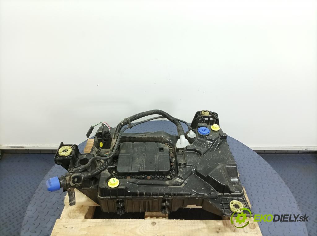 Peugeot 5008 2018 Nádrž: AdBlue: 9825645580