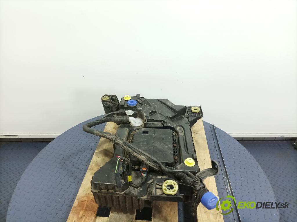 Peugeot 5008 2018 Nádrž: AdBlue: 9825645580