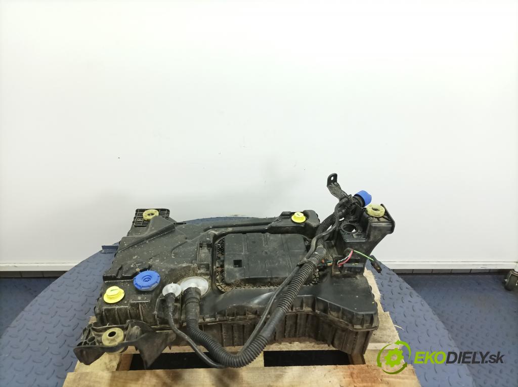 Peugeot 5008 2018 Nádrž: AdBlue: 9825645580