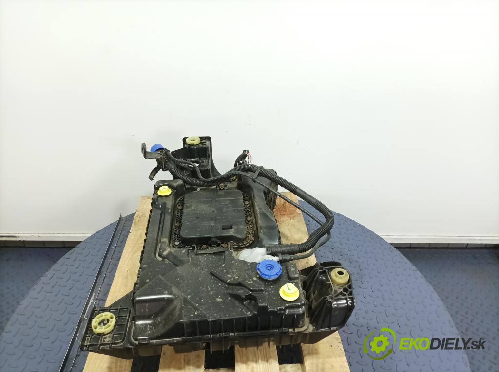 Peugeot 5008 2018 Nádrž: AdBlue: 9825645580