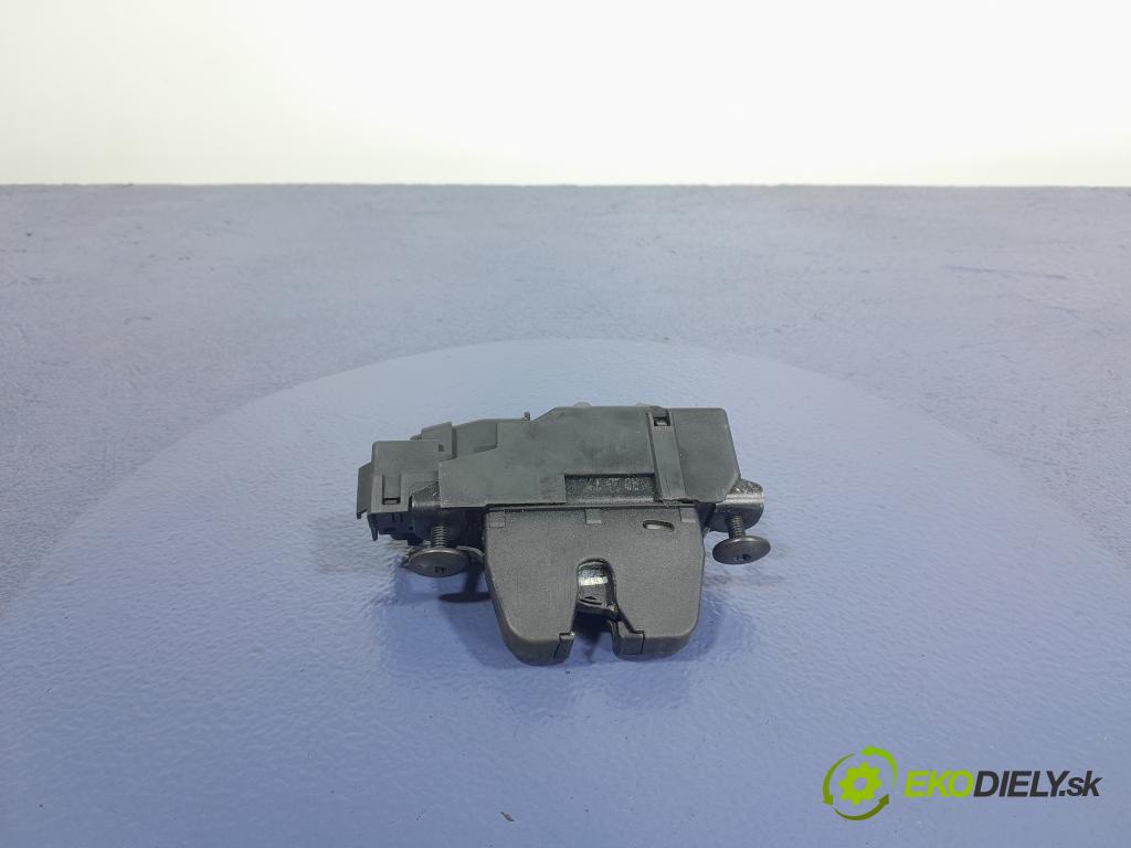 Peugeot 5008 2018 zámek Klapky: kufr 9816195380