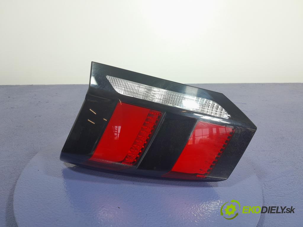 Peugeot 5008 2018 svetlo / reflektor zad Prava: Vnútri: 9811027780
