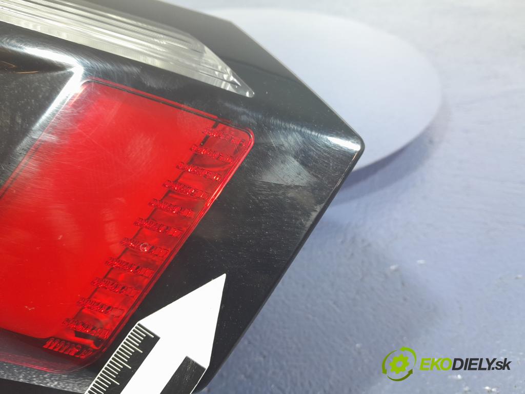 Peugeot 5008 2018 svetlo / reflektor zad Prava: Vnútri: 9811027780