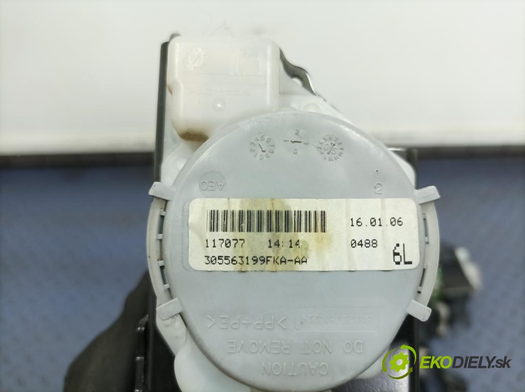 Toyota Yaris 2006 kokpit,pristrojová doska 01