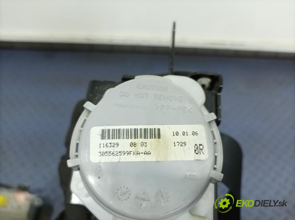 Toyota Yaris 2006 kokpit,pristrojová doska 01