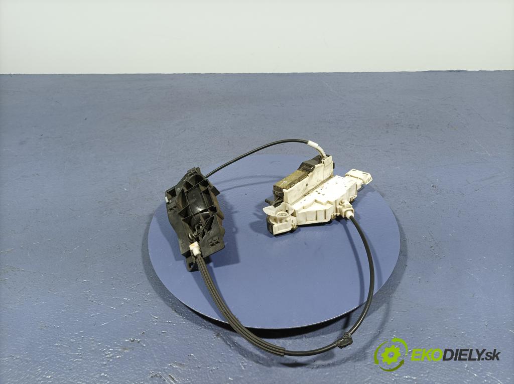 Peugeot 407 2005 zámek dveře před Levý: 01