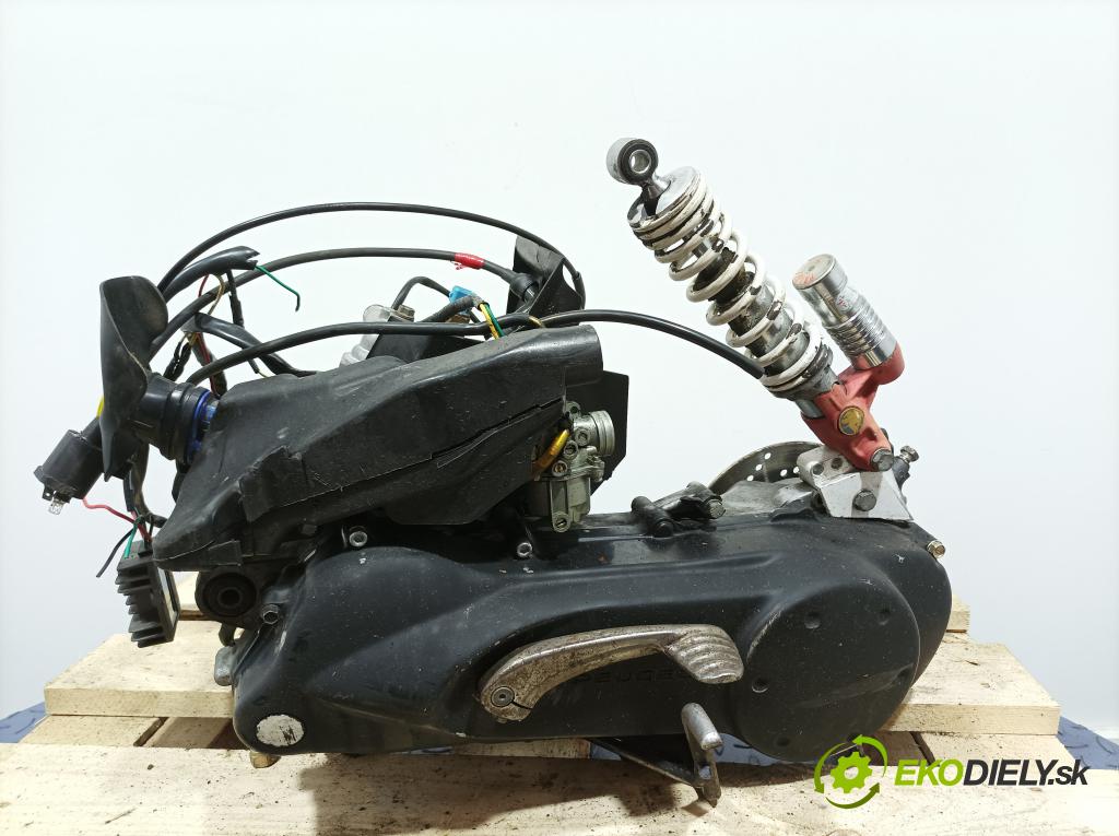 Peugeot Speedfight 2004 motor Benzín: 01