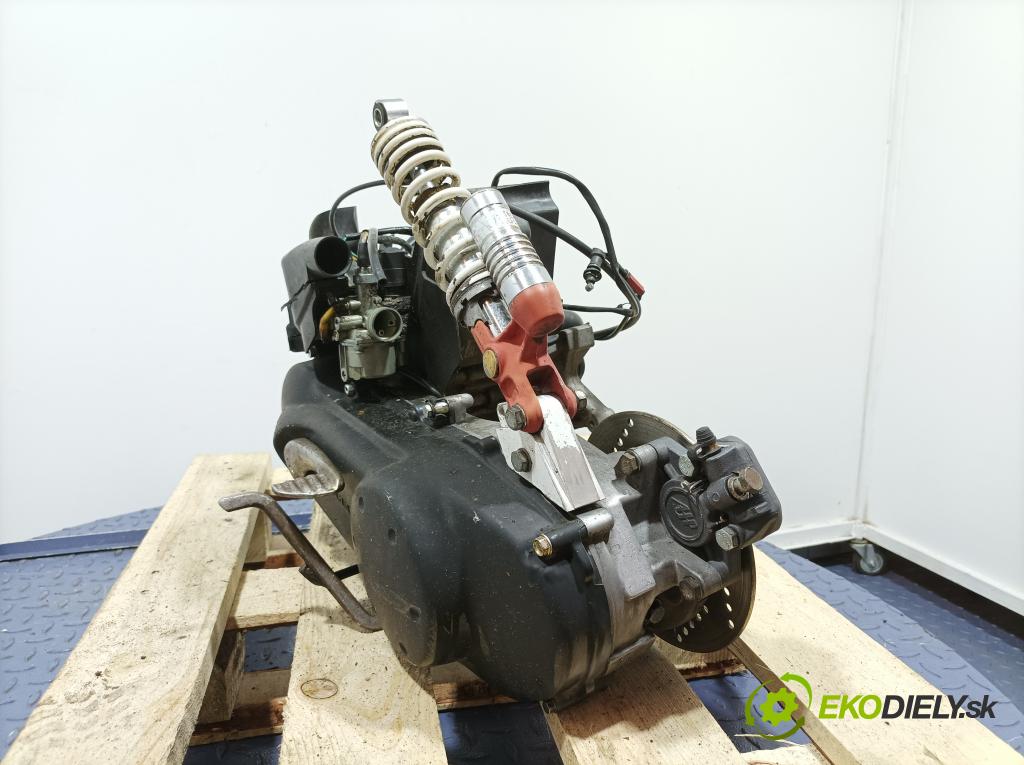 Peugeot Speedfight 2004 motor Benzín: 01