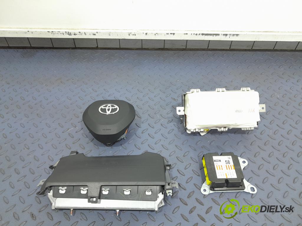 Toyota Corolla 2023 kokpit,pristrojová doska 01