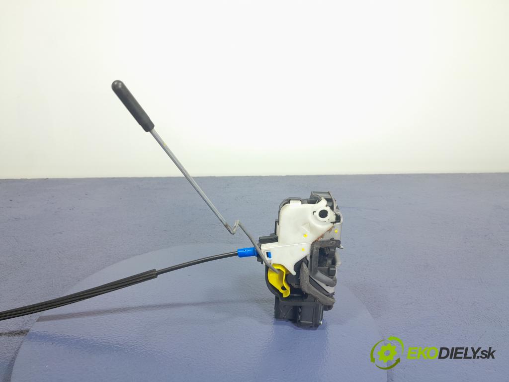 Opel Astra 2010 zámek dveře před Levý: 3023881