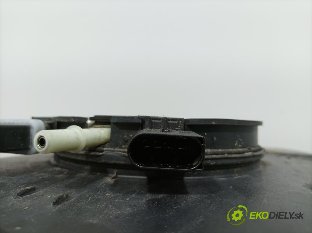 Skoda Superb 2019 Nádrž: AdBlue: 3Q0131877D