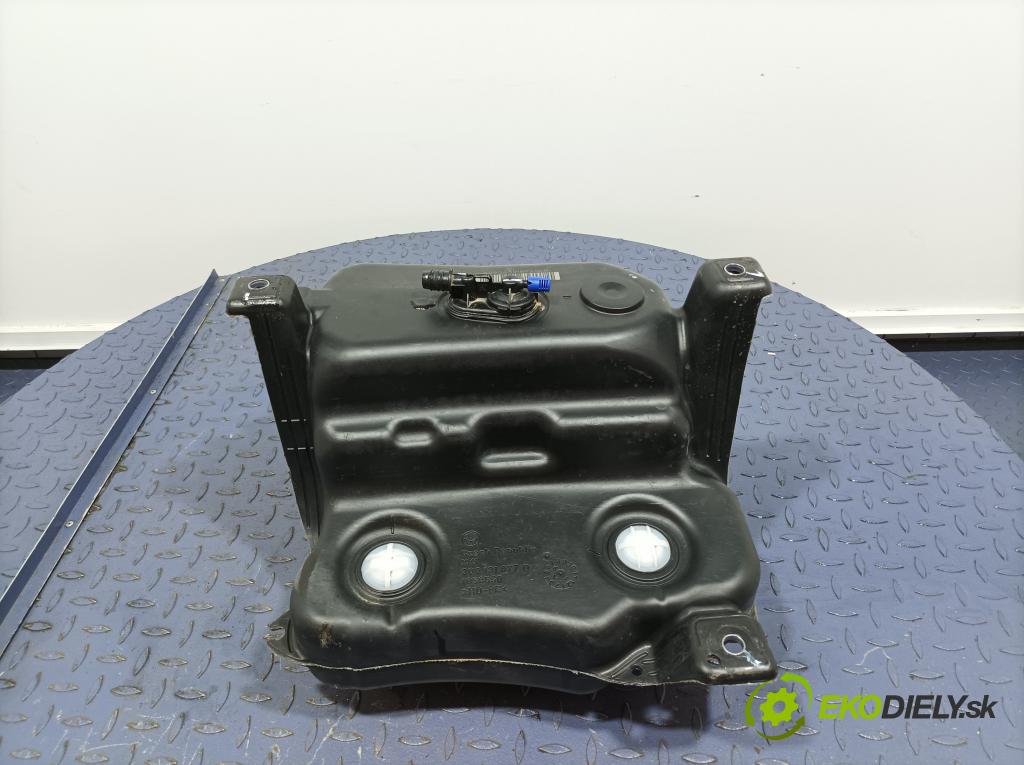 Skoda Superb 2019 Nádrž: AdBlue 3Q0131877D