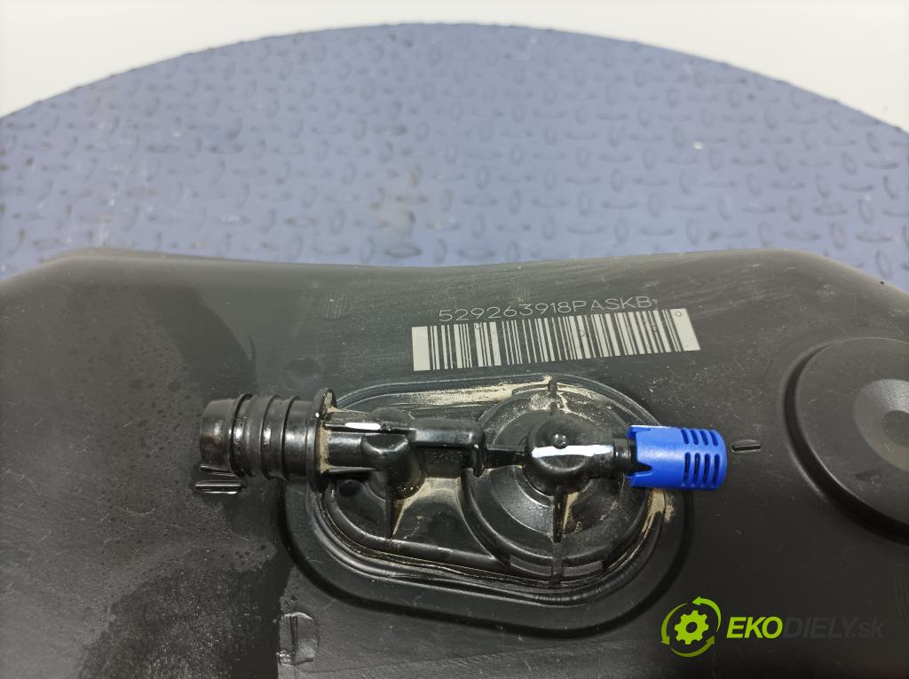 Skoda Superb 2019 Nádrž: AdBlue: 3Q0131877D