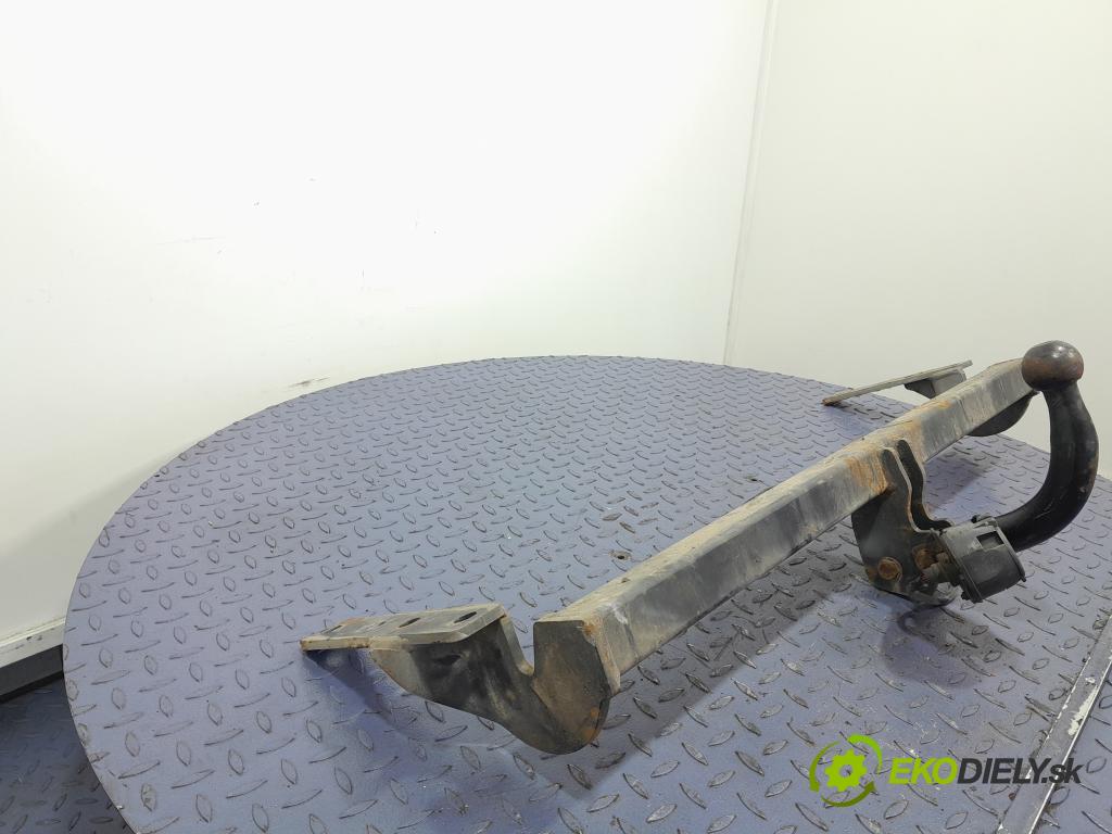Toyota Avensis 2004 oko Do Přívěsy 01