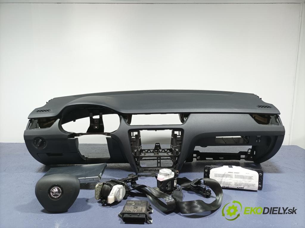 Skoda Octavia 2016 kokpit,pristrojová doska 01