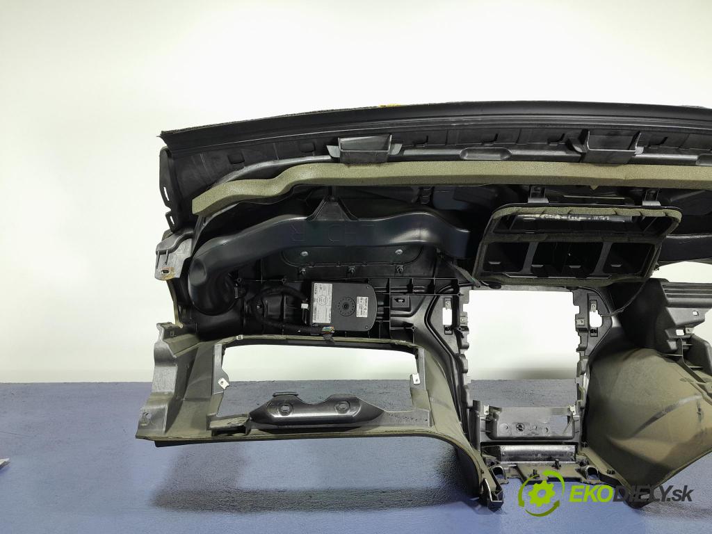 Ford Mondeo 2008 kokpit,pristrojová doska 01