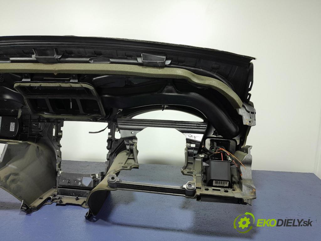 Ford Mondeo 2008 kokpit,pristrojová doska 01