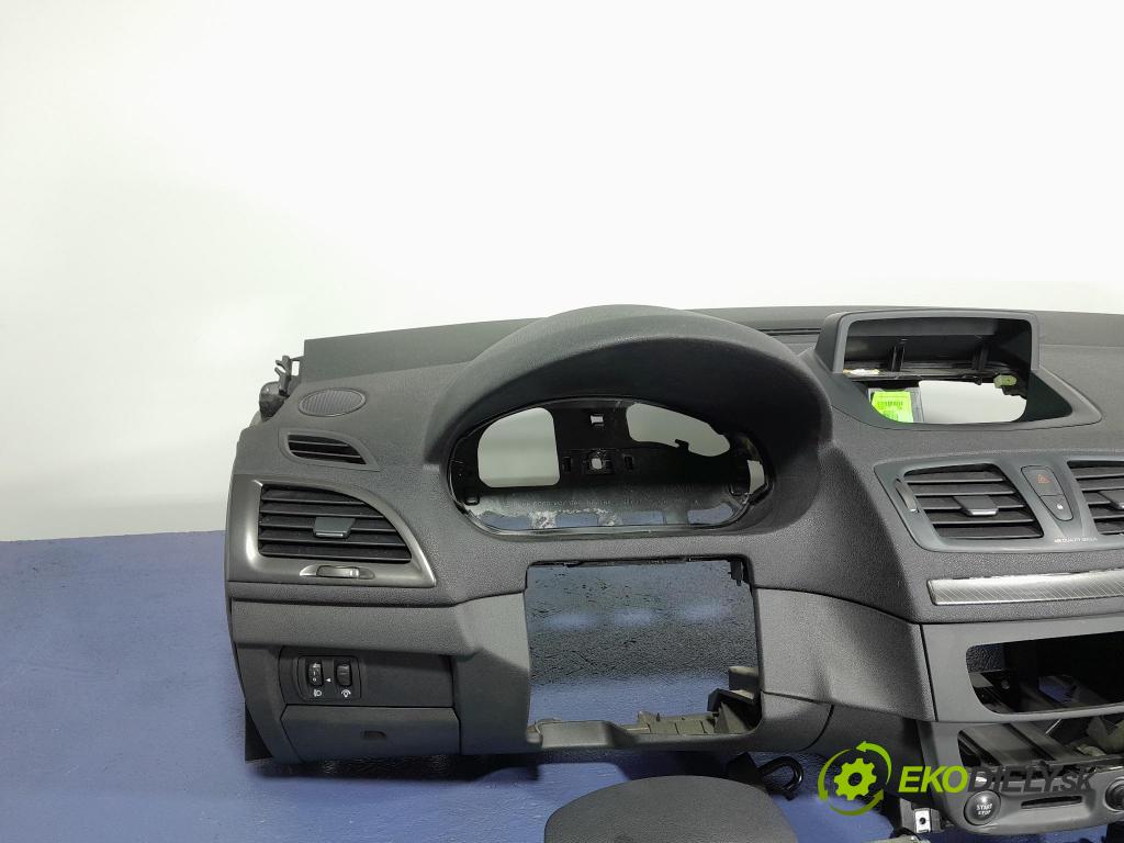 Renault Megane 1.5 dci 2012 kokpit,pristrojová doska 01