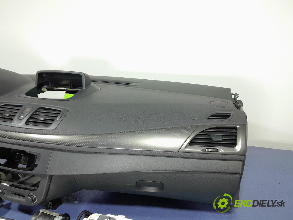 Renault Megane 1.5 dci 2012 kokpit,pristrojová doska 01