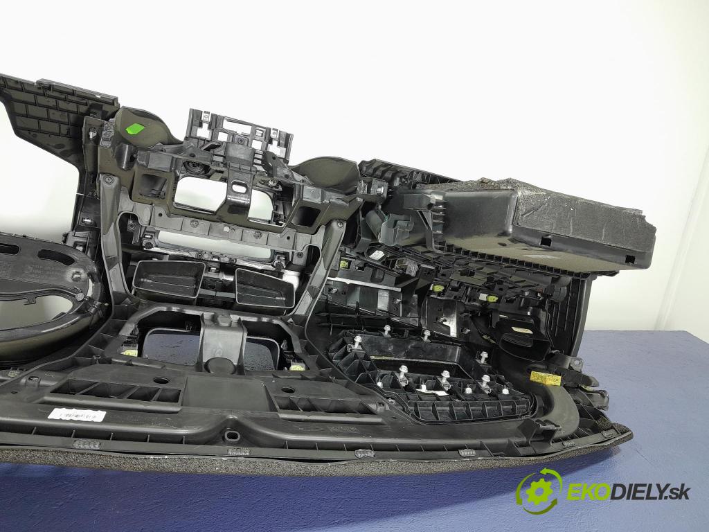 Renault Megane 1.5 dci 2012 kokpit,pristrojová doska 01
