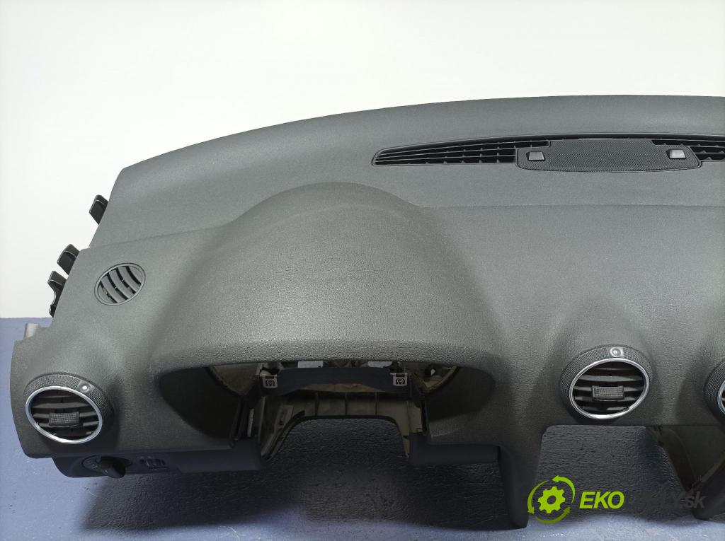 Audi A3 2008 kokpit,pristrojová doska 01