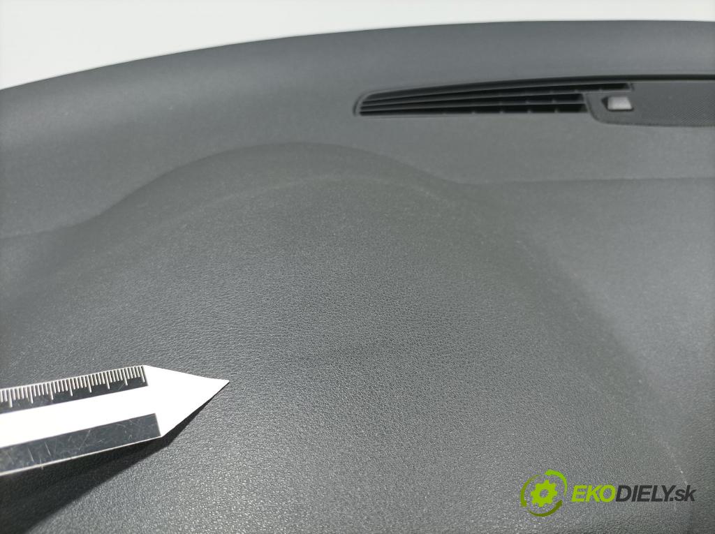 Audi A3 2008 kokpit,pristrojová doska 01