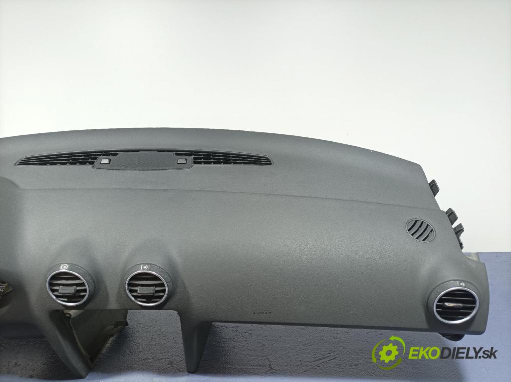Audi A3 2008 kokpit,pristrojová doska 01