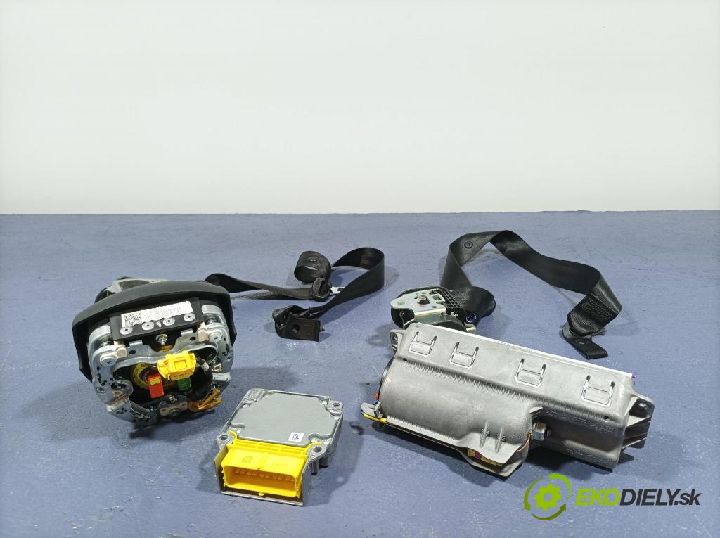 Audi A3 2008 kokpit,pristrojová doska 01