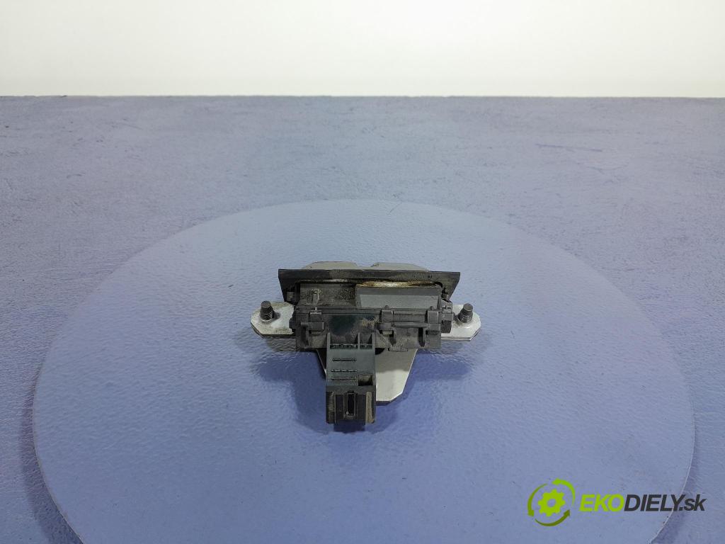 Ford Galaxy 2011 zámek Klapky: kufr 01