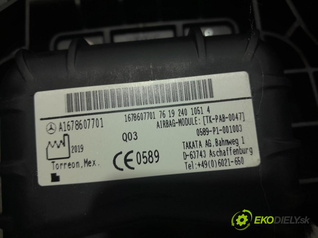 Mercedes Gle 2019 kokpit,pristrojová doska 01