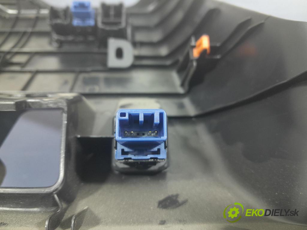 Toyota Rav-4 2020 kryt Plast: Interiéry: 55545-42120