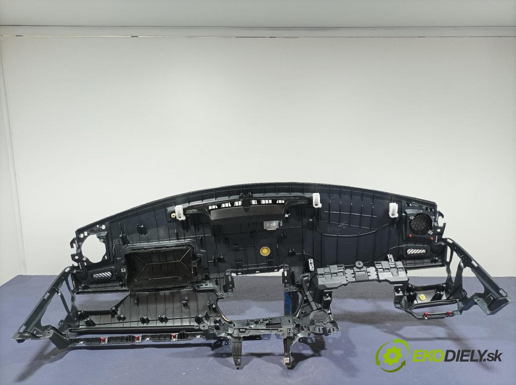 Toyota Rav-4 2020 kokpit,pristrojová doska 01