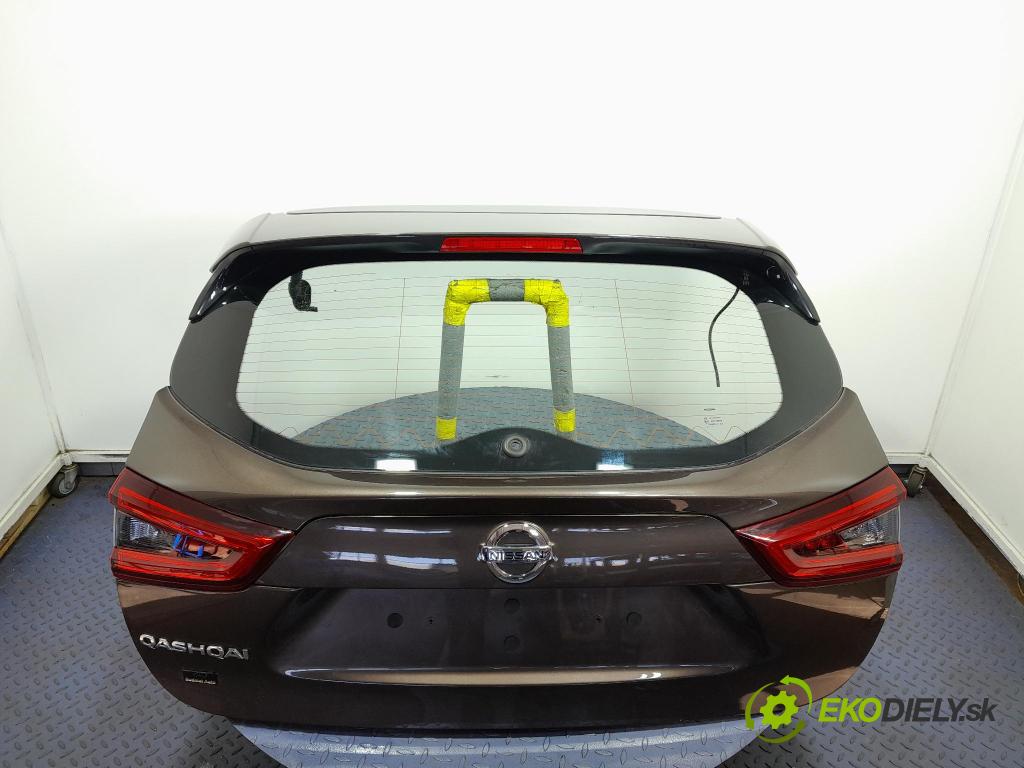 Nissan Qashqai 2019 zadní dveře kufra: kufr 01
