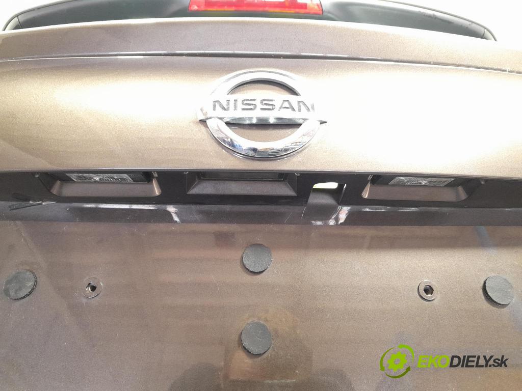 Nissan Qashqai 2019 zadní dveře kufra: kufr 01