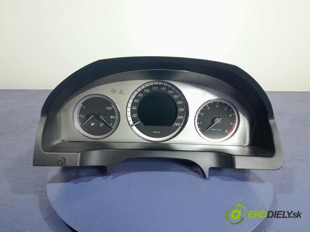 Mercedes C-klasa 2009 prístrojovka/ budíky A2049003300
