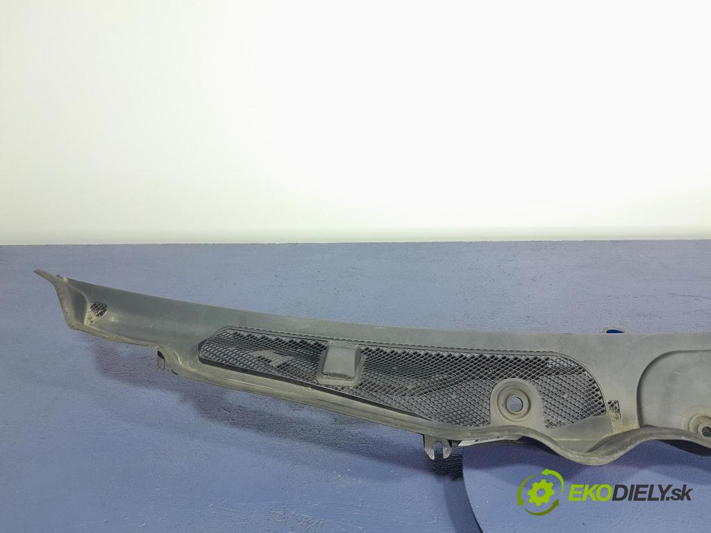 Mercedes C-klasa 2009 torpédo A2048301713