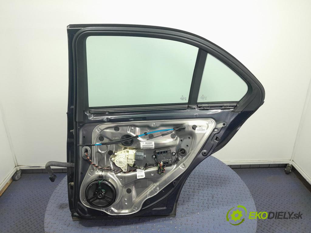 Mercedes C-klasa 2009 dvere zad pravé 01