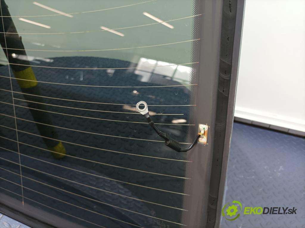 Bmw Seria 3 2019 sklo zadní 01