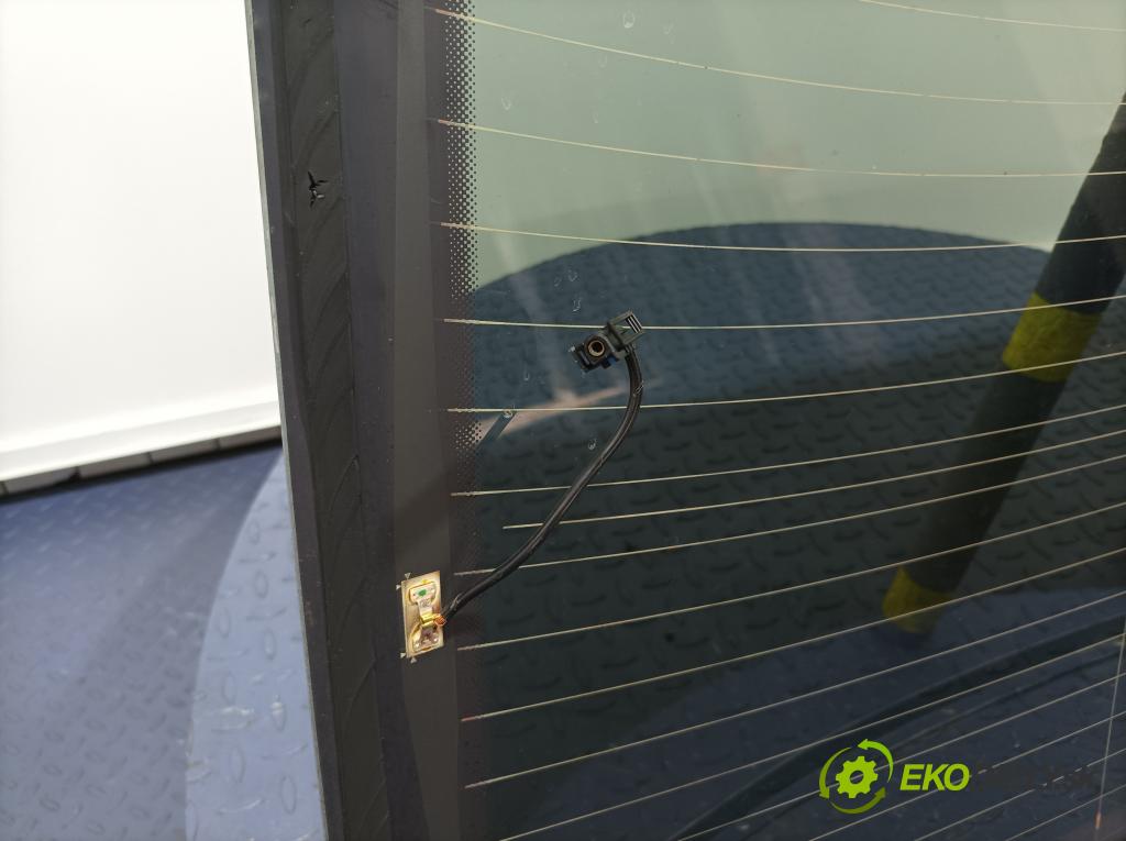 Bmw Seria 3 2019 sklo zadní 01