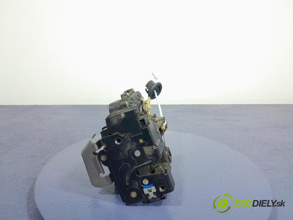 Audi A4 2004 zámek dveře před Levý: 4B1837015G