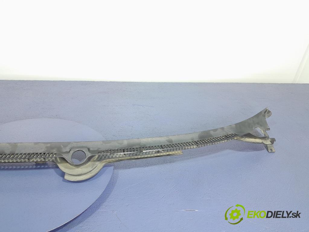 Audi A4 2004 torpédo 8E1819403
