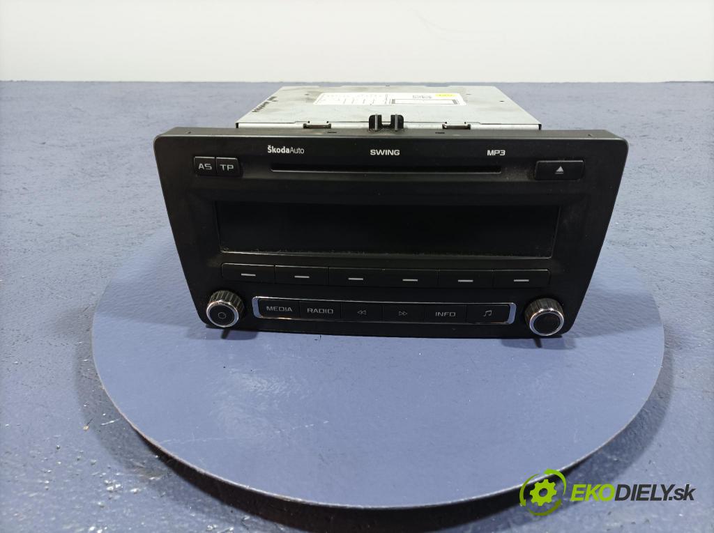 Skoda Octavia 2008 Radio I Navigácia: 1Z0035161F