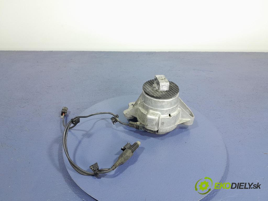 Mercedes Amg gt 2018 Vankúš/: držiak Motor: 01