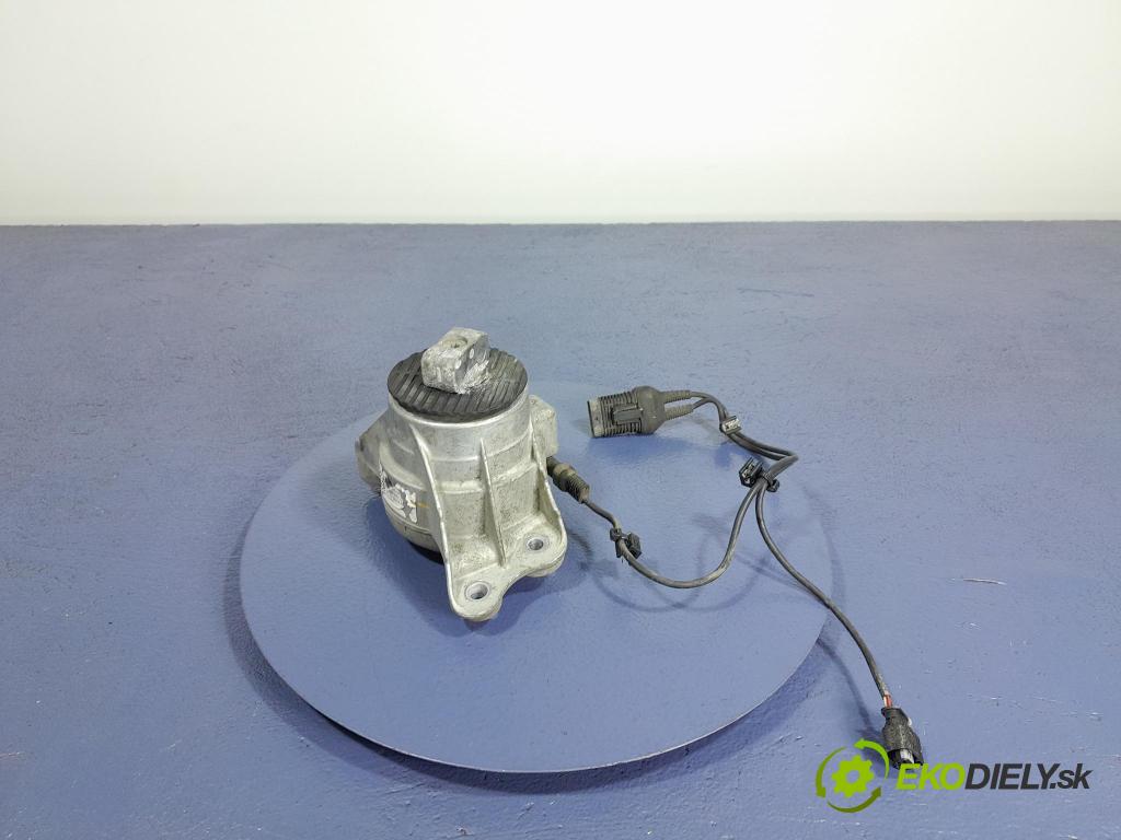 Mercedes Amg gt 2018 Polštář/ Tlapka: Motor: 01