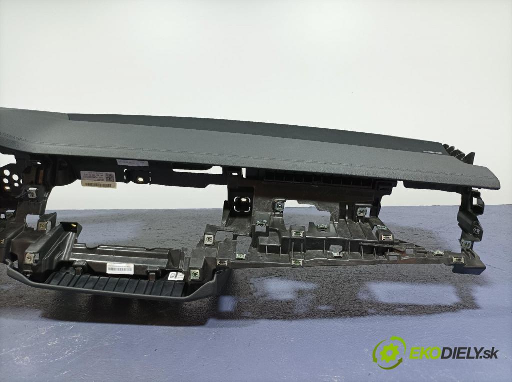 Audi A8 2019 kokpit,pristrojová doska 4N1857001D