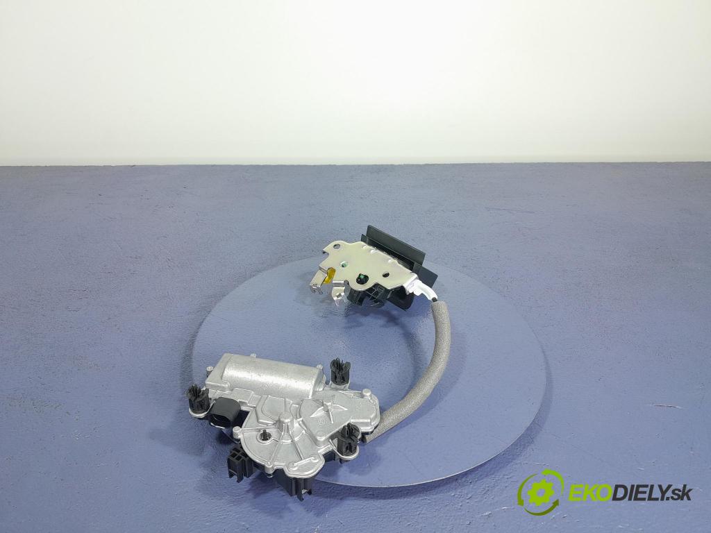 Skoda Octavia 2023 zámek Klapky: kufr 5E3827506