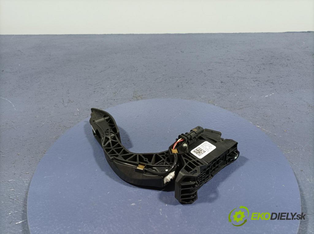 Audi A8 2019 pedal Plyn: 4N1723523